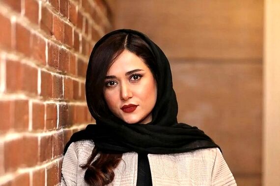 خبر شوکه کننده ؛پریناز ایزدیار ازدواجش را علنی کنی | رونمایی پریناز ایزدیار از لباس نامزدی ساده اش