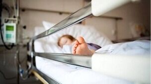 جزئیات حادثه دردناک در مشهد | مرگ دلخراش نوزاد ۱۴ ماهه با سقوط تلویزیون