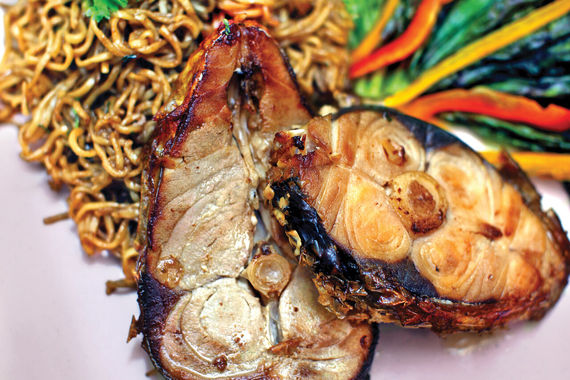 امشب شام چی بپزم؟ | طرز تهیه ماهی رژیمی بخارپز با سس مخصوص