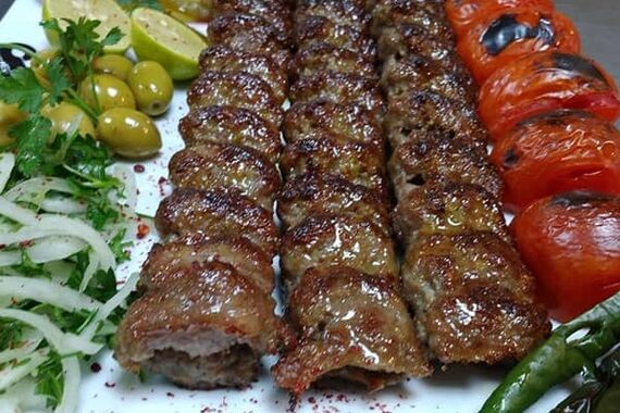 امروز ناهار چی بپزم؟ | طرز تهیه کباب کوبیده رستورانی در خانه با طعم و بوی ریحون