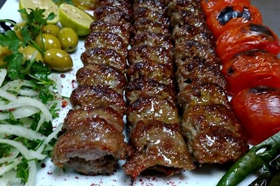 امروز ناهار چی بپزم؟ | طرز تهیه کباب کوبیده رستورانی در خانه با طعم و بوی ریحون