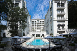 رزرو هتل خارجی در فصل‌های شلوغ: نکاتی برای قیمت بهتر و اقامتی بی‌دغدغه

