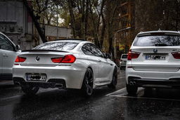 چرا رانندگان با خودروهای لوکس بیشتر جریمه می‌شوند؟ واقعیت یا پیش‌ داوری پلیس؟