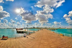 قیمت تور کیش در پاییز (بررسی جامع هزینه‌ها)