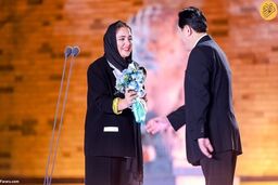 نرگس محمدی مهاجرتش را علنی کرد | خانم با این تیپ پسرونه زرد قناریش شده عین خارجکیا