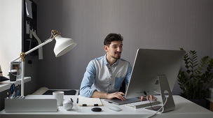 استخدام و کاریابی حرفه ای باش : چشم‌انداز استخدام و جستجوی شغل آنلاین
