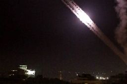 ببینید / لحظه اصابت موشک حزب الله در حیفا