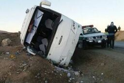 جزئیات وحشتناک از حادثه مرگبار در کرج | واژگونی عجیب اتوبوس روی پژو ۲۰۷
