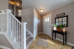 چگونه بهترین موکت برای راه پله را انتخاب کنید؟ نکات طلایی برای فضاهای پرتردد