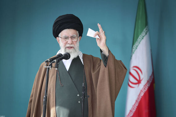 ببینید / پخش خطبه های نماز جمعه رهبر از شبکه آمریکایی