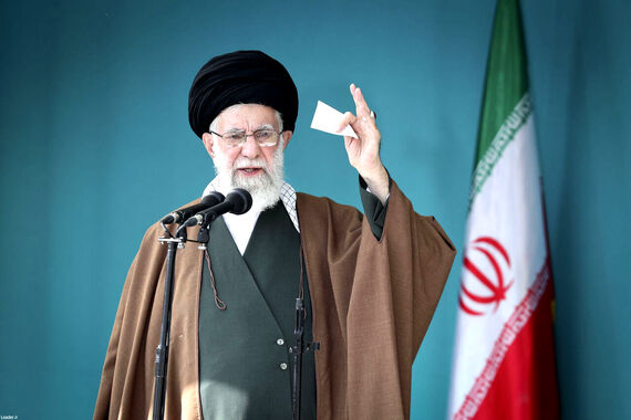 ببینید / پخش خطبه های نماز جمعه رهبر از شبکه آمریکایی