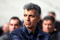 ورود فردوسی پور به مراسم ختم مادر کریم باقری + فیلم