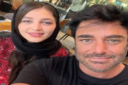 تیپ گنگستری محمدرضا گلزار در مراسم تشییع داریوش مهرجویی | آقا مراسم ختمو با سالن مد اشتباه گرفته